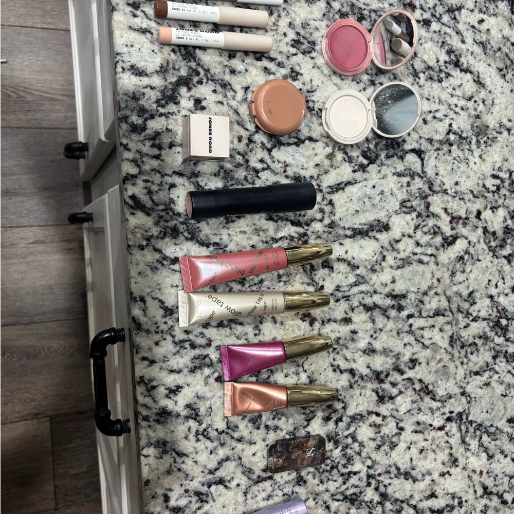 Tarte Glow Tape Highlighter -Pearl Glow & lights camera lashes mascara plus free